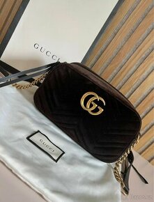 Krásná kabelka Gucci marmont velvet medium