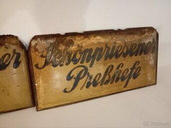 Stará reklamní cedule KRÁSNÉ BŘEZNO - LISOVANÉ DROŽDÍ