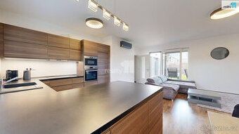 PRONÁJEM řadový rodinný dům 5+kk, 136m2, ulice Manželů Dostá