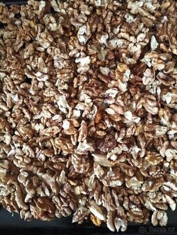 Loupané vlašské ořechy