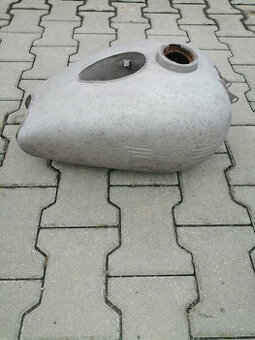 Prodám nádrž Jawa Pérák- komunista