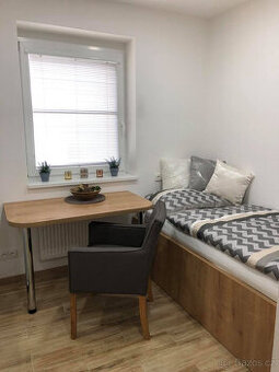 PRONÁJEM BYTU 1+KK, ULICE VEJVANOVSKÁ, ZLÍN