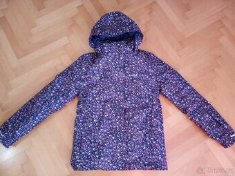 Pěkná dívčí zimní (lyžařská) bunda