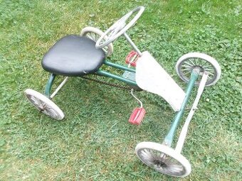 prodám čtyřkolová dětská kára, stará dětská šlapací tříkolka