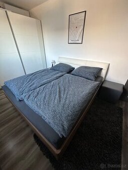 Manželská postel 180x200 cm včetně nových matrací