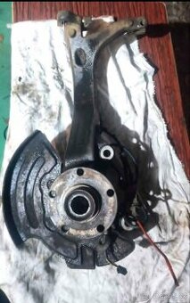 Audi A6 - levá přední těhlice