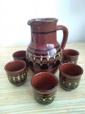 Keramický džbán s kalíšky 1975