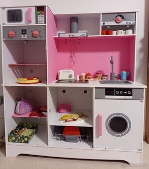 Dětská dřevěná kuchyňka
