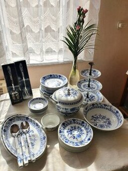 Cibulákový jídelní servis (celkem 54 kusů)