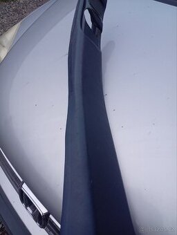 Mercedes w124 B sloupek modrý