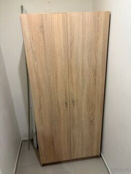 Dvoudveřová šatní skříň, výška cca 180 cm