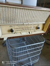 Dřevěné rádio s gramo tesla