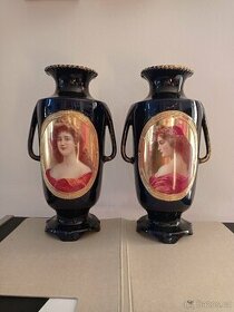 2 porcelánové vázy rok 1854, vysoké 35 cm značené