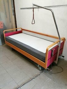 Zdravotní elekticky polohovatelná postel s matrací