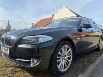 BMW f11 530d 180kw 2011 sport, masaž, max vybava