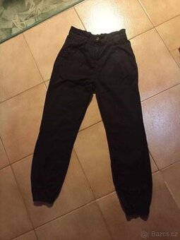 Moc pěkné, černé džíny vel. 34/XS zn. Bershka