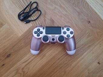 Rose gold PS4 ovladač