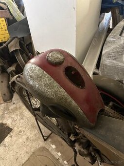 Jawa 500 OHC - Nádrž