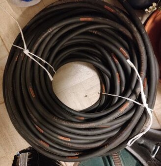 Nabízím 3 fázový kabel 5x2,5, 50 m, 2500,- Kč