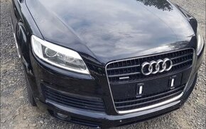 Audi Q7 predek