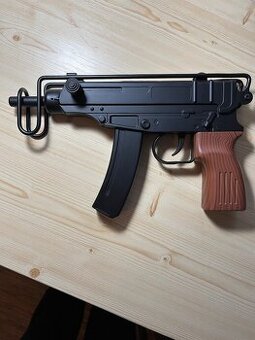 Prodám airsoftový manuální samopal Scorpion - 1