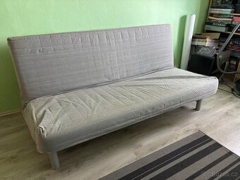 Rozkládací sedačku BEDDINGE s šedým potahem