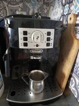 Kávovar DeLonghi magnifica $