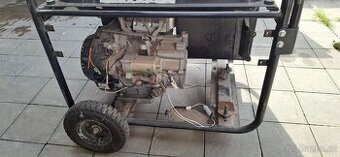 Motor z elektrocentrály 13HP