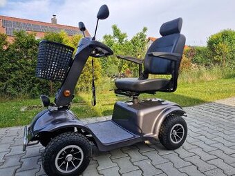 Skutr čtyřkolový pro seniory - invalidní vozík