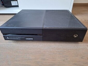 XBOX ONE 500 GB + 2 ovládače