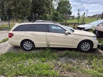 Mercedes-Benz e classe taxi nepojízdné