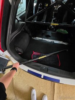 Ford Fiesta ST 150 rozpěrná tyč do kufru