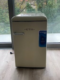 Malá retro lednička s mrazákem