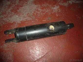 Hydraulický válec Zetor Proxima zadních ramen