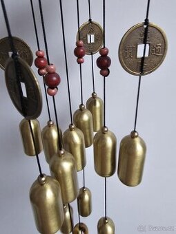 Krásná zvonkohra s mincemi pro štěstí