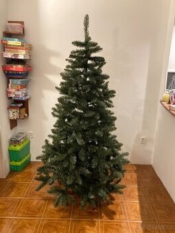 Umělý vánoční stromek