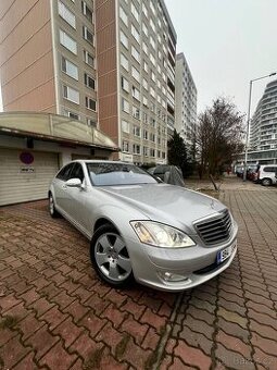221 Mercedes-Benz
