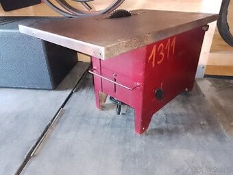 Pila kotoucova cirkularka UP 300