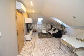 Poděbrady, pronájem bytu 3 + kk, 72 m2 + sklep 5 m2 + parkov