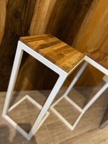 Dubové odkládací stolky