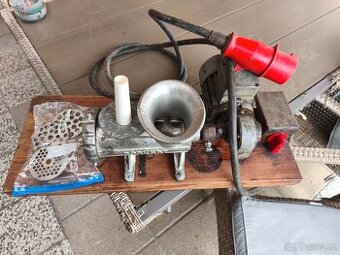 Elektrický mlýnek na maso Porkert 22 s převodovkou