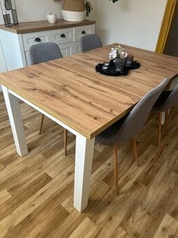 Jídelní stůl markskel