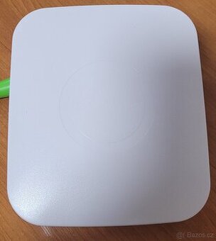 Smartthings hub v2, model STH-ETH-200.