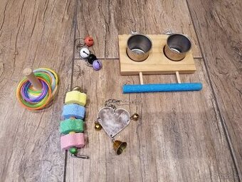 Hračky pro papoušky