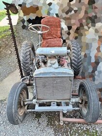 Traktor domácí výroby, motor 1203, boční kosa