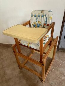 Dřevěná dětská jídelní židlička