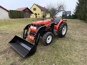 Malotraktor Kubota GL320 Grandel s čelním nakladačem 450 kg