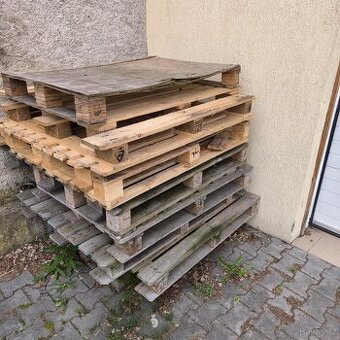 Palety dřevěné za odvoz.Ne EURO.