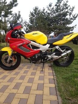 Honda VTR 1000F rok 2003
