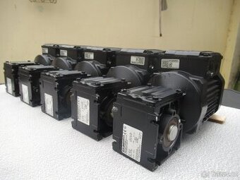 SEW-NOVÁ úhlová elektropřevodovka400V.0,12kw-23ot.min.